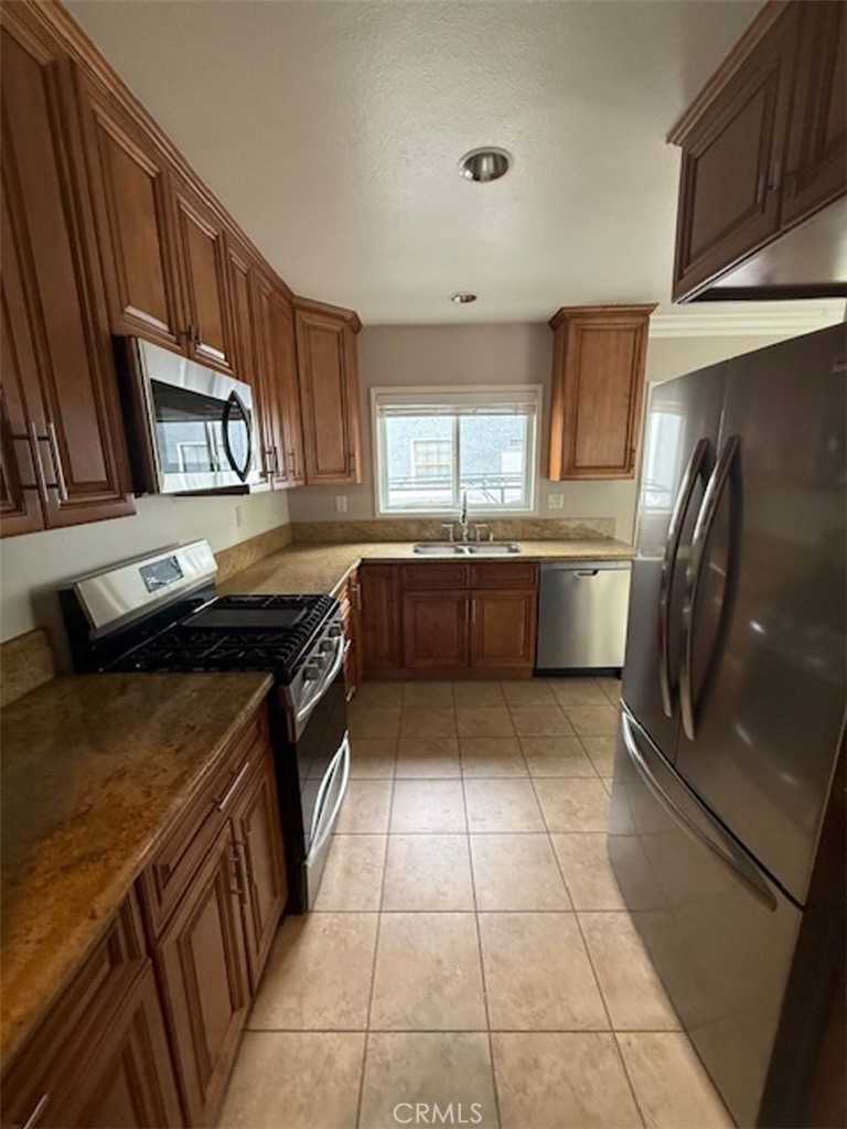 5943 E Adderley