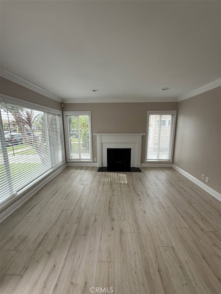 5943 E Adderley