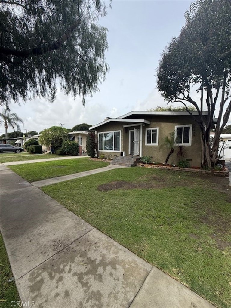 5943 E Adderley