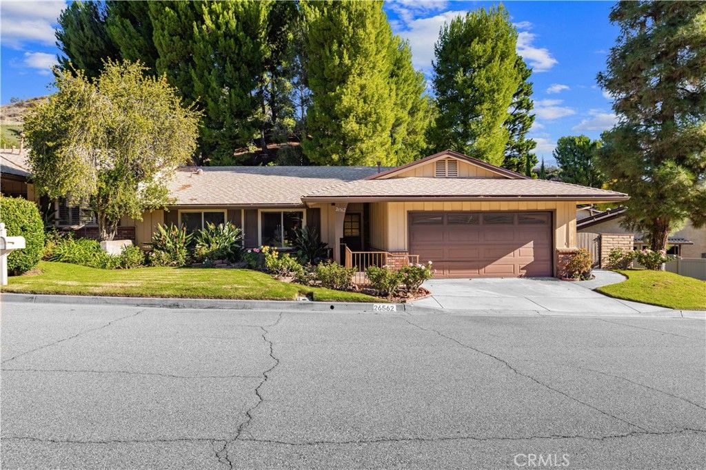 Photo of 26562 Cardwick Court, Newhall, CA 91321 (MLS # SR25262349)