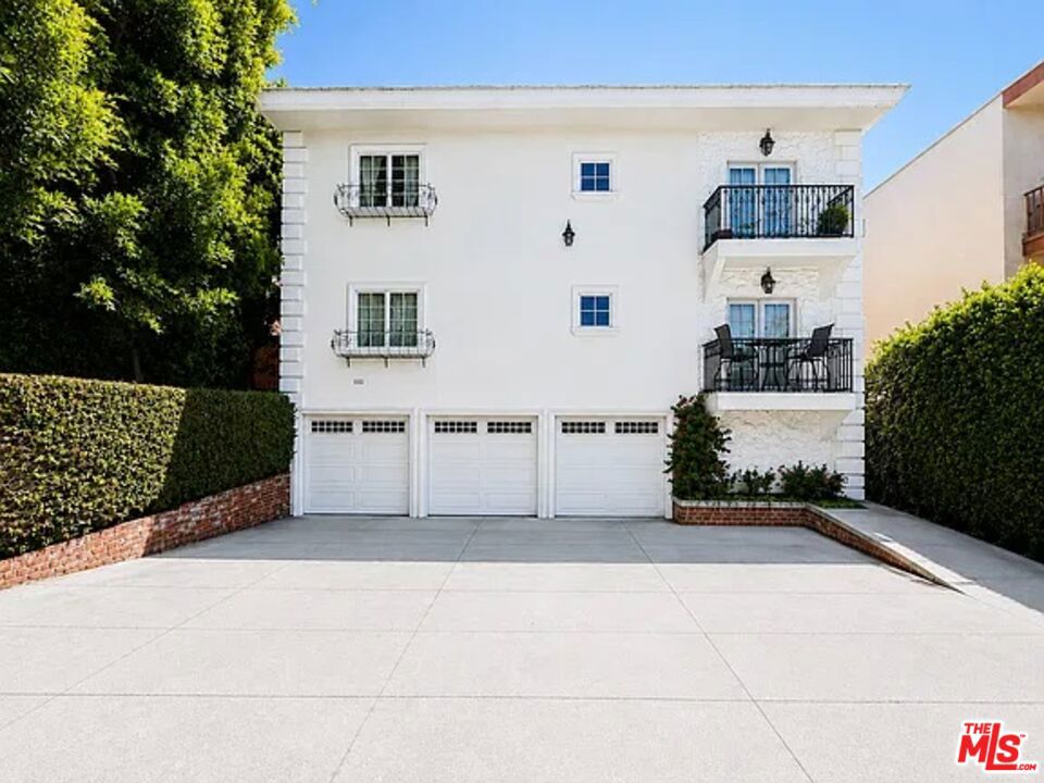 Photo of 1111 11th Street #9, Santa Monica, CA 90403 (MLS # 26999417)