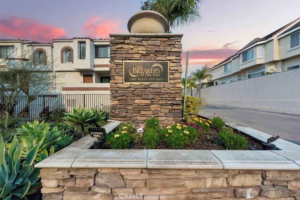 2889 Plaza Del Amo 515
