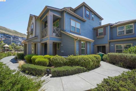 Photo of 6246 Boulder Ln #4807, Oakland, CA 94605 (MLS # 41127660)