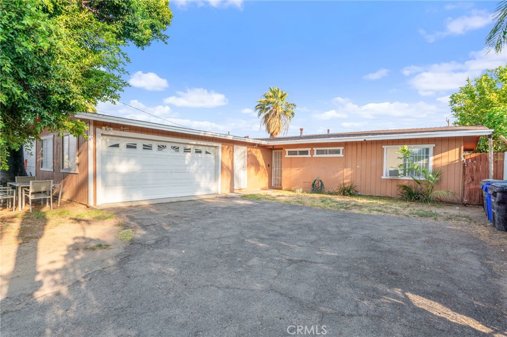 Charming Rialto Home with Income Potential!
Welcome to this spacious 4-bedroom, 2-bathroom home offering 1,344 sq ft of comfortable living space on a generous 6,420 sq ft lot. Built in 1954, this well-maintained property features a large, updated living room and kitchen, four spacious bedrooms—including a private primary suite with its own bathroom—and plenty of room for the whole family.
The expansive backyard is perfect for entertaining, with ample space for BBQs, gatherings, or even a future pool. An added bonus is the attached ADU, partially converted from part of the garage and currently rented for $1,600/month, offering great income potential or mother in law suite(yes it has its own bathroom. The property still includes a usable two-car attached garage for your convenience.
Centrally located in the heart of Downtown Rialto, you’re just minutes from schools, shopping centers, public transportation, and major freeways including the 215, 10, and 210. This home is eligible for various financing options, making it a smart choice for both owner-occupants and investors.
Don’t miss this unique opportunity—schedule your tour today!