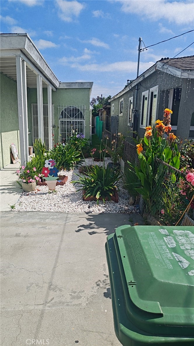 1664 E 113th