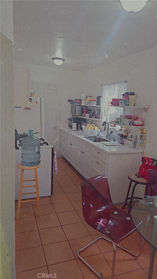 1664 E 113th