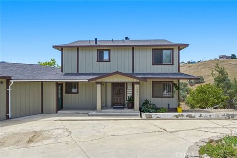 Photo of 19504 Dovetail CT Ct, Tehachapi, CA 93561 (MLS # SR26090112)