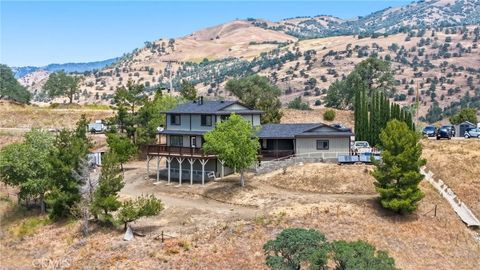 Photo of 19504 Dovetail CT Ct, Tehachapi, CA 93561 (MLS # SR26090112)