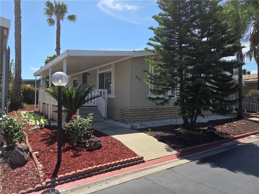 1456 E Philadelphia St Spc 423