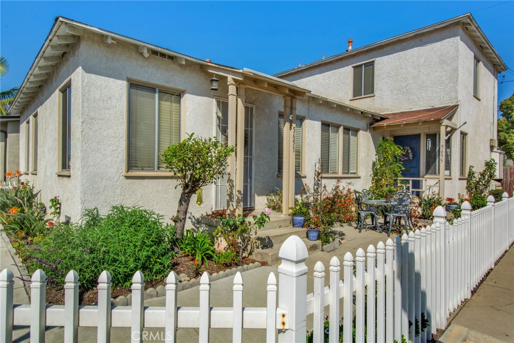 5653 E 2nd