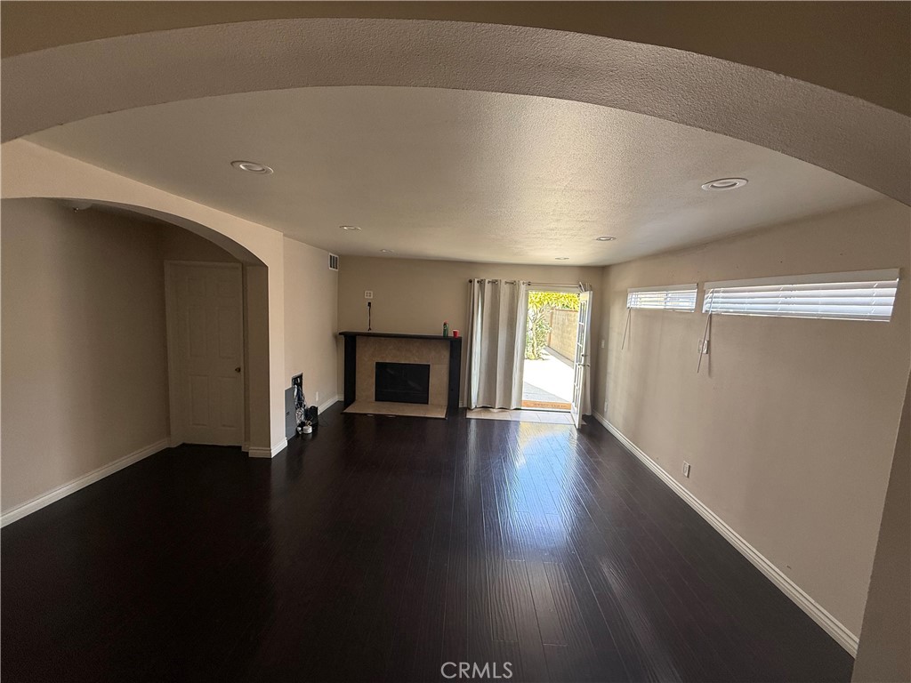 1 bed 1 bath unit, all appliances included as well as washer and dryer, storage space in the shed outside and 1 parking space in front of garage. All utilities included including wifi. NO PETS, NO SMOKING. Wall AC unit and heater.