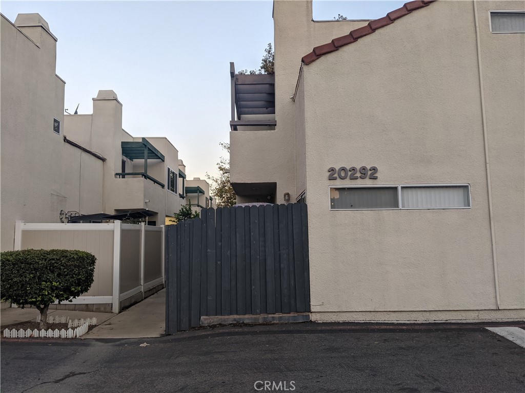 20292 E. ARROW HWY UNIT B COVINA, 91724 (3 BED / 2.5 BATH)
Description
This beautifully updated 3-bedroom, 2.5-bathroom condominium offers 1,477 sq. ft. of comfortable living space with central air and heat. The interior features fresh paint, wood flooring, recessed lighting, and energy-efficient double-pane windows, along with a Ring doorbell for added security.
You’ll enjoy two private patios and a balcony, a downstairs office perfect for working from home, and a spacious master bedroom complete with a walk-in closet and dual vanities. The community also offers access to a pool and clubhouse for your enjoyment.
Conveniently located off Arrow Hwy and Bonnie Cove in Covina, this property combines style, comfort, and an ideal location.
SCHOOL DISTRICT: Charter Oak
UTILITIES: Trash is included. Tenant pays all other utilities
PET POLICY: Small pets may be allowed. Submit photo(s) w/applications