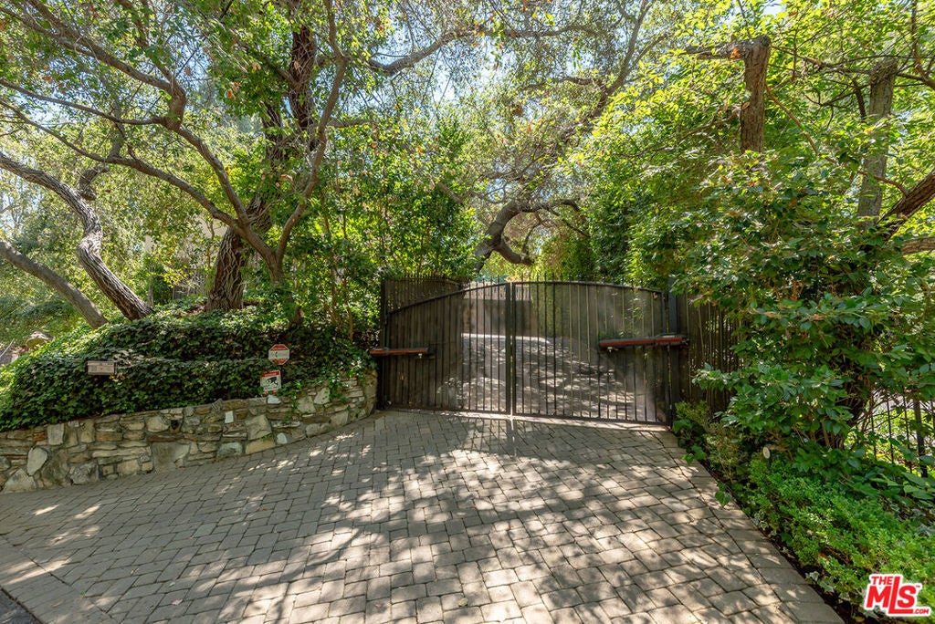 3235 Oakdell Lane