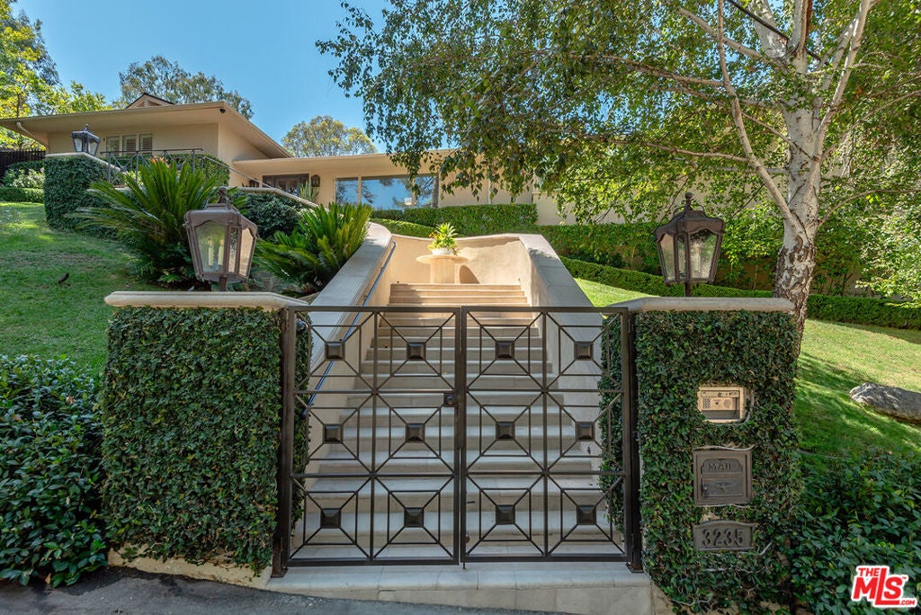 3235 Oakdell Lane