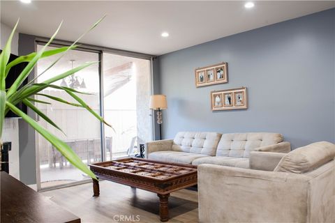 Photo of 4705 Kester #106, Sherman Oaks, CA 91403 (MLS # SR25281963)