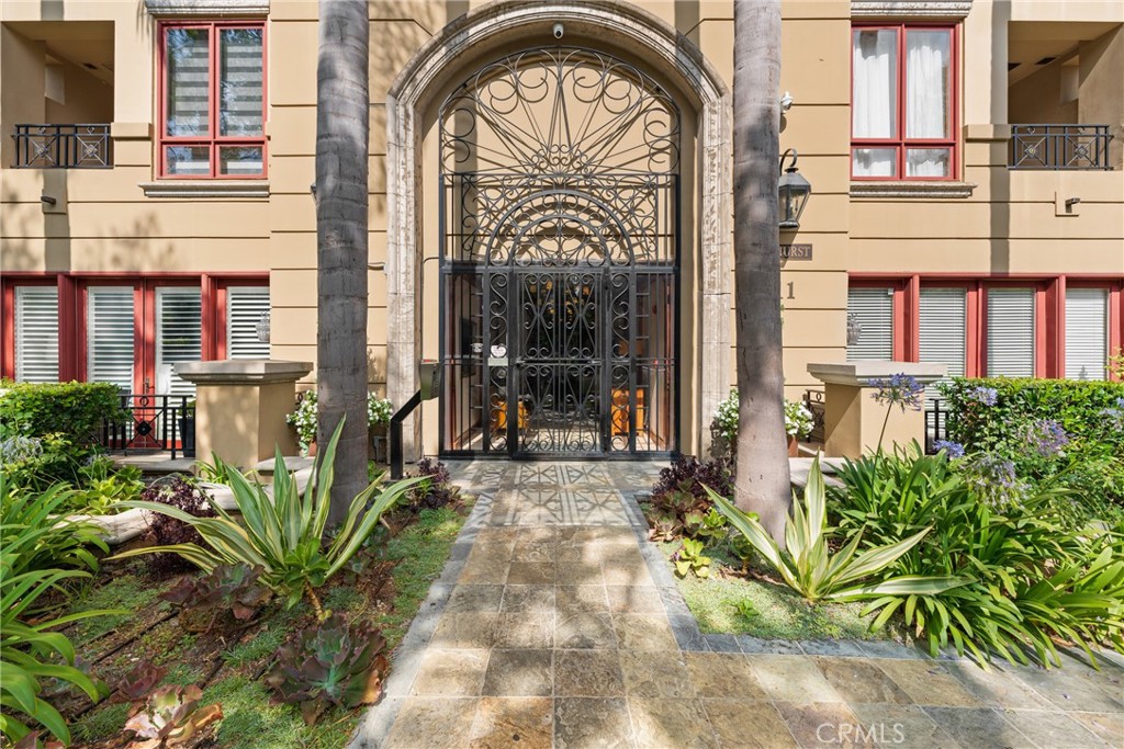 411 N Oakhurst Drive 201