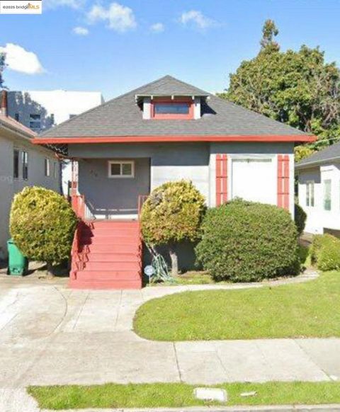 Photo of 716 39Th St St, Oakland, CA 94609 (MLS # 41117368)