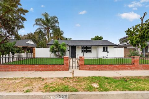 Photo of 7359 Louise Avenue, Van Nuys, CA 91406 (MLS # GD26115166)