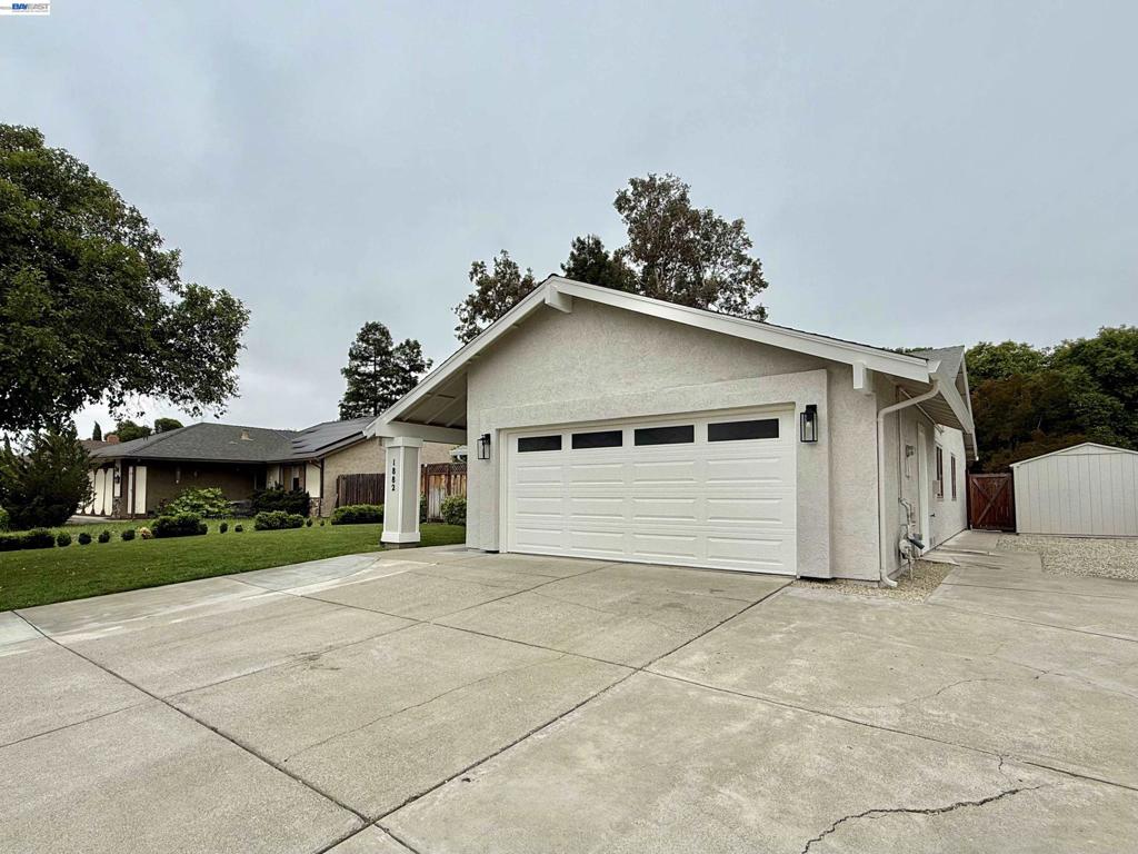 1882 Carnation Cir
