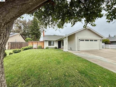 Photo of 1882 Carnation Cir, Livermore, CA 94551 (MLS # 41132781)