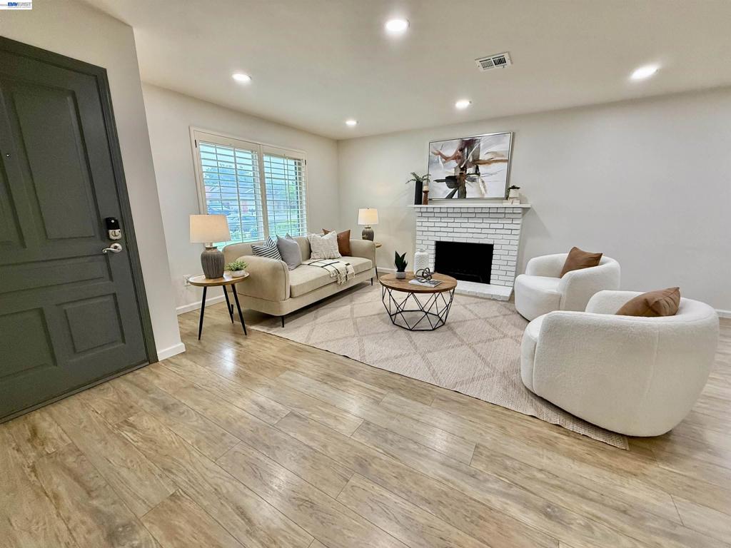 1882 Carnation Cir