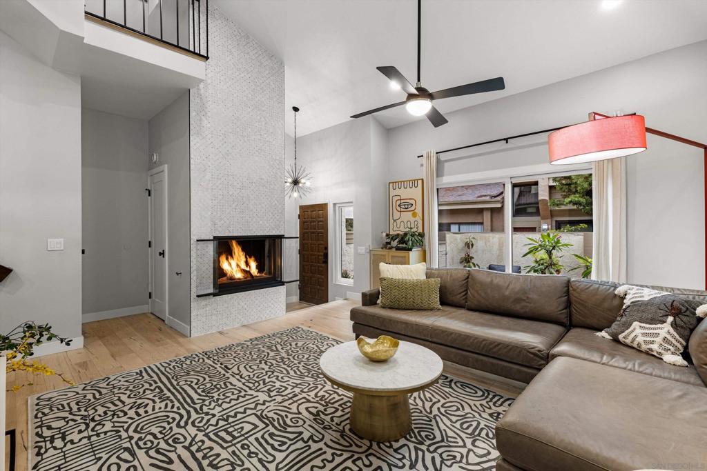 3320 Caminito Eastbluff 135