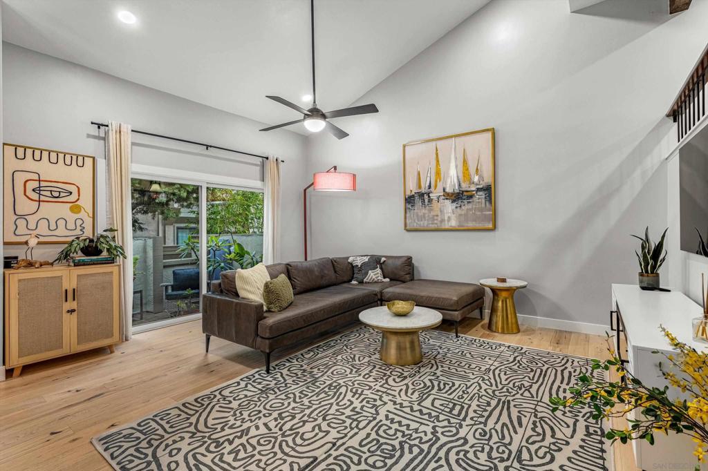 3320 Caminito Eastbluff 135