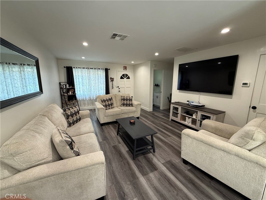17111 Roscoe Boulevard 15