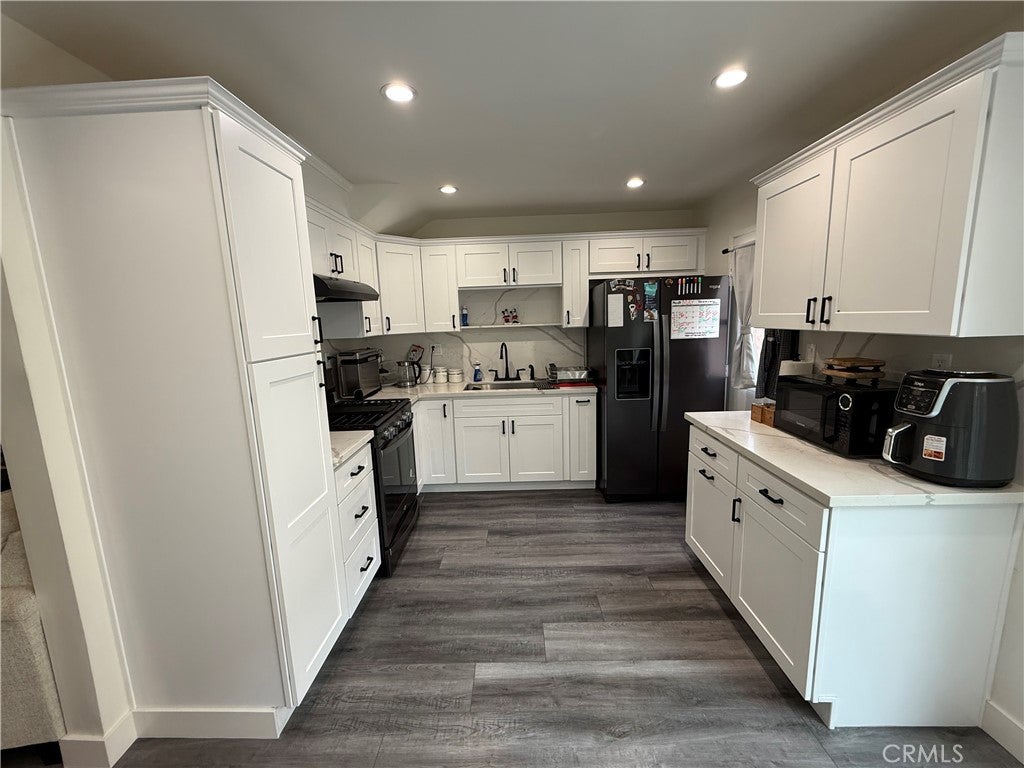17111 Roscoe Boulevard 15