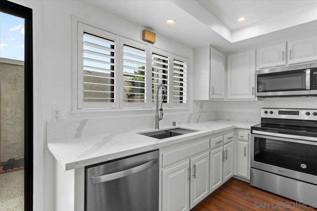 28125 Ridgecove Ct S