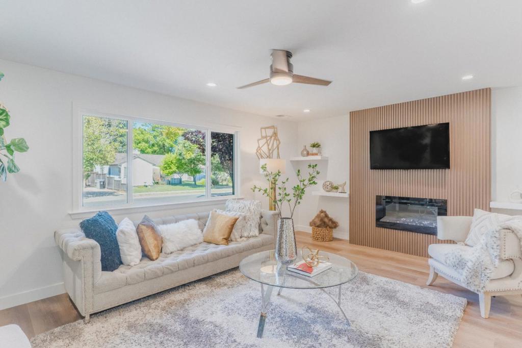 1273 N San Pedro Street