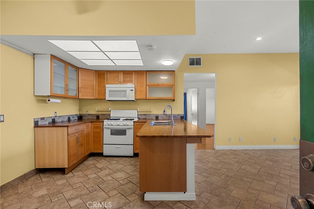 10943 Laurel Canyon Boulevard C10