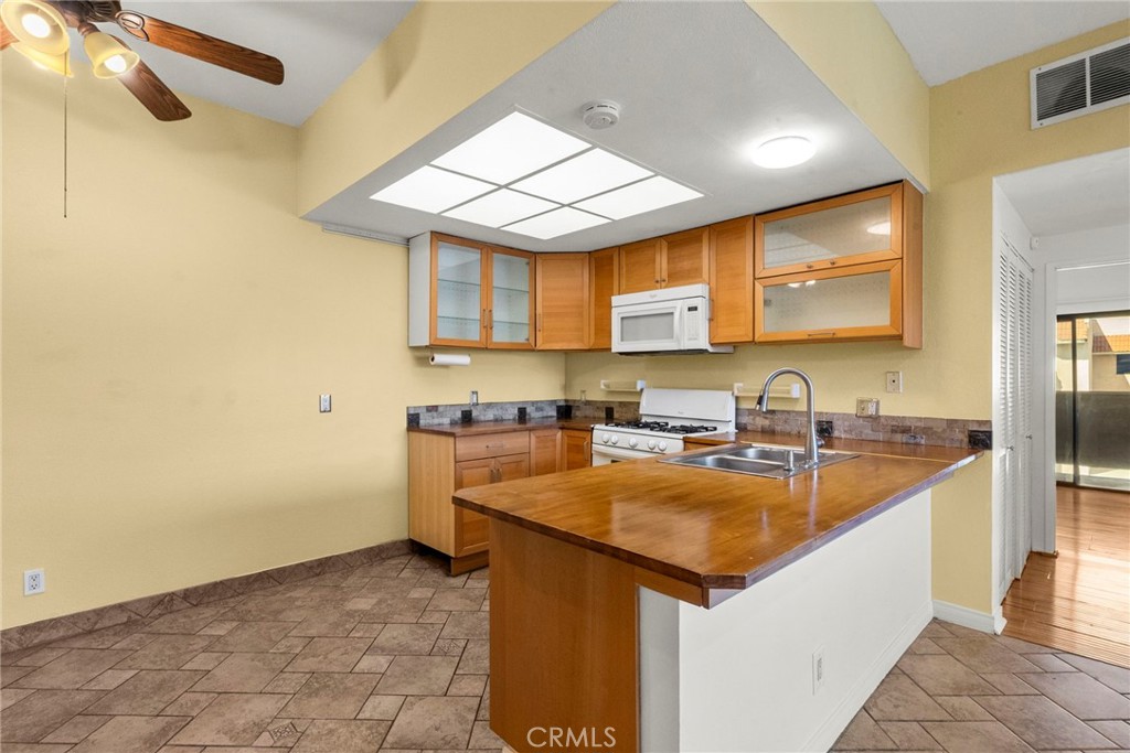 10943 Laurel Canyon Boulevard C10