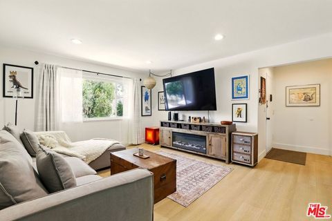 Photo of 11813 Runnymede Street #36, North Hollywood, CA 91605 (MLS # 26643443)