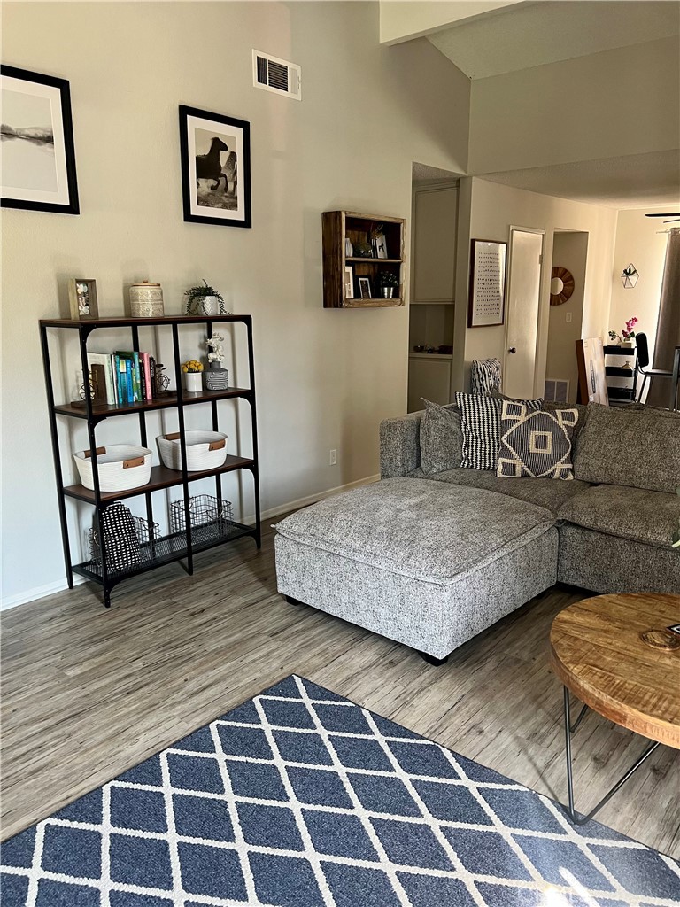 Las Palomas 2 - Residential Lease