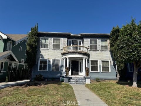 Photo of 717 S Bronson Avenue, Los Angeles, CA 90005 (MLS # DW26055283)