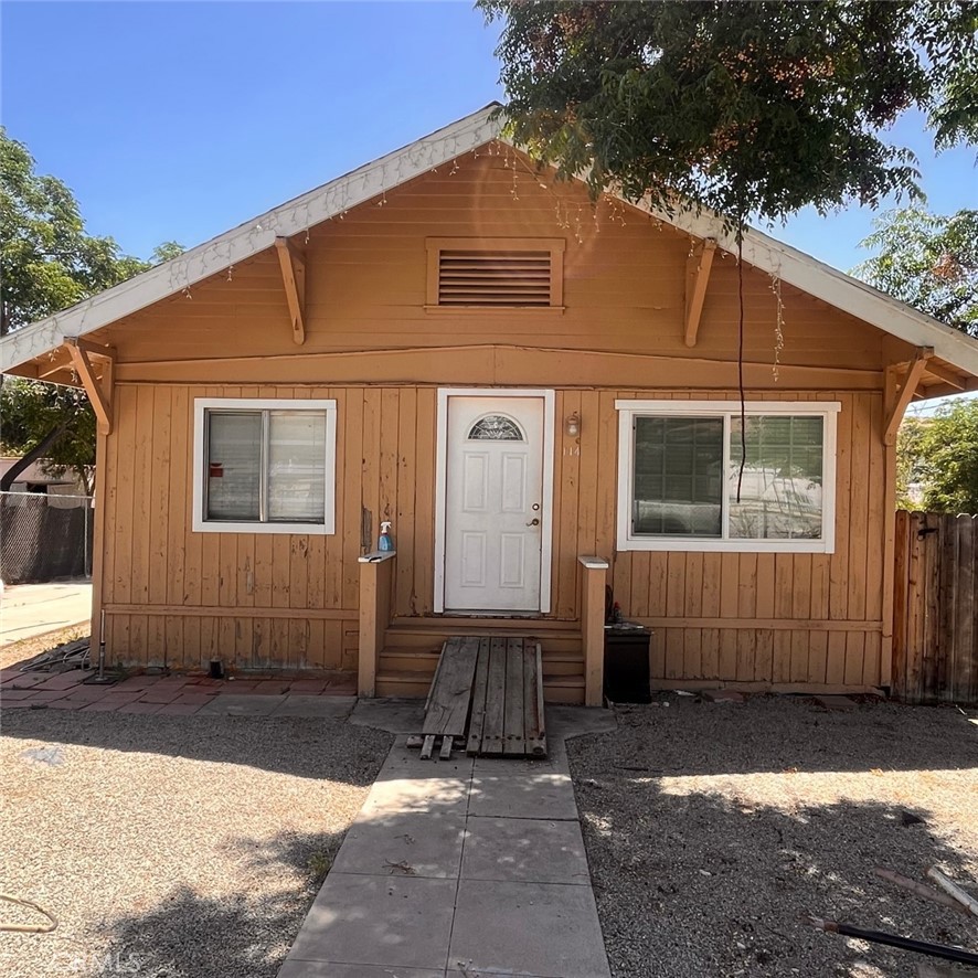 Opportunity knocks in the heart of Lake Elsinore! This charming raised-foundation home with classic wood siding is just a short stroll to schools, downtown shopping and dining, the sports complex, and the lake’s launch ramp. The R-2 zoned lot offers incredible potential for redevelopment, additional units, or a creative remodel (buyer to verify). The independent garage is perfect for storage, a workshop, or future ADU conversion.
Sold AS-IS, this home is a true fixer-upper—easy to clean up, refresh, and add value. Whether you’re an investor seeking upside or a homeowner with a vision, this is your chance to secure a prime location with multiple possibilities.