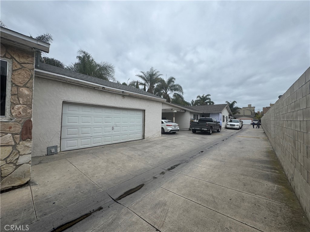 Great opportunity for investors to own the 5 units apartment with long terms tenants. This apartments is extreme good cash flow. Drive by only, please DO NOT disturb tenants.