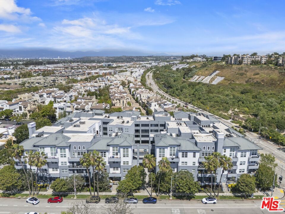 7100 Playa Vista Drive 407