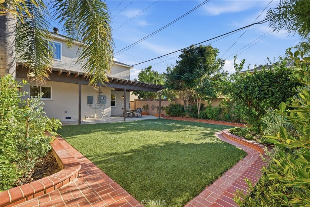 5713 E Wardlow Rd, Long Beach CA 90808