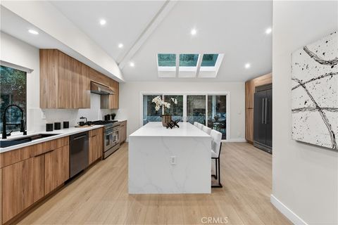 Tiny photo for 5506 Forest Cove Ln, Agoura Hills, CA 91301 (MLS # SR26035902)