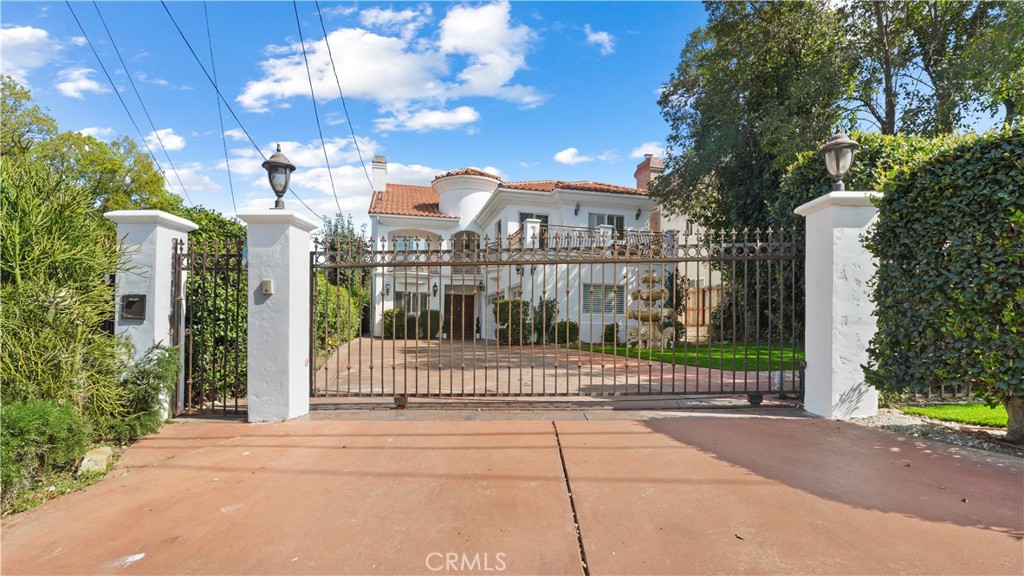 5128 Avenida Hacienda