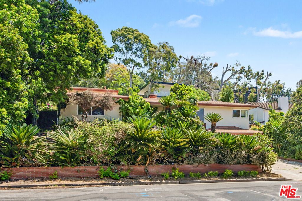 108 N Thurston Avenue