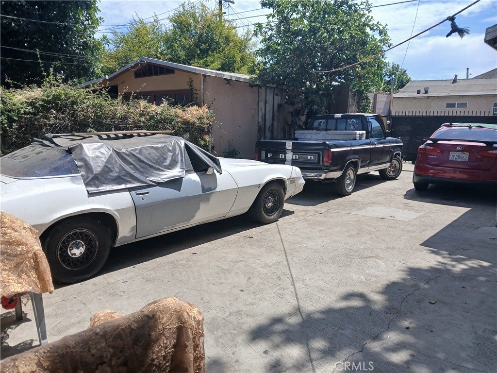 1060 W 51st