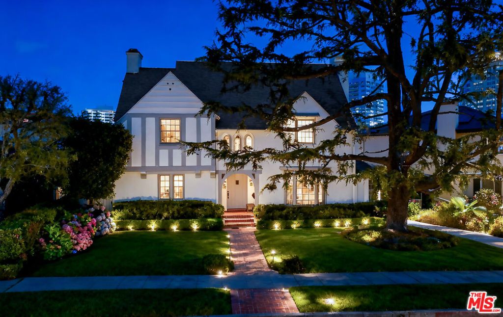 Photo of 10736 Le Conte Avenue, Los Angeles, CA 90024 (MLS # 25569151)