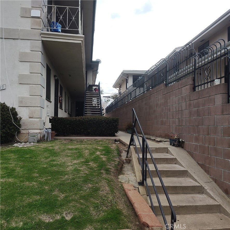 2339 W Imperial