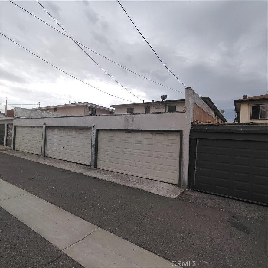 2339 W Imperial