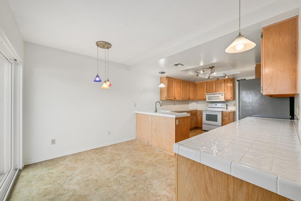1242 Rue Saint Moritz