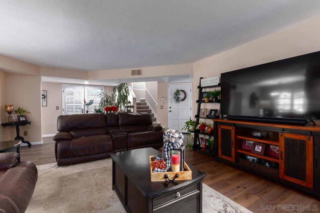 2160 Villa Sonoma Gln