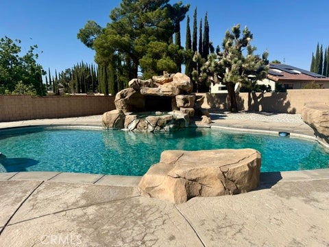 Photo of 13375 Rincon Rd RD, Apple Valley, CA 92308 (MLS # IG26119038)